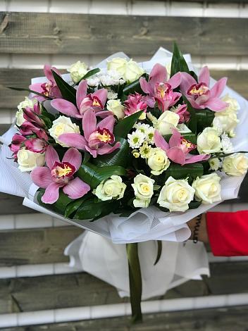 Букет цветов из: Розы и Хризантемы в Игумново