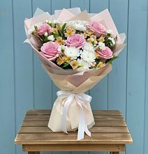 Букет цветов из:  Гвоздики, Орхидеи и Розы в Игумново