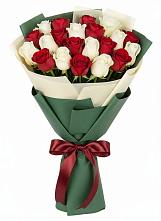 Букет Микс из красных и белых роз в Игумново