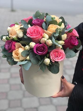 Цветочная композиция из Розы в шляпной коробке в Игумново