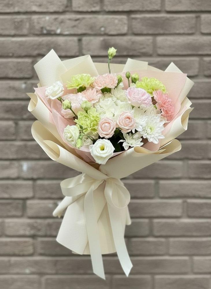 Букет цветов из: Гвоздики, Розы, Лизиантусы и Хризантемы в Игумново