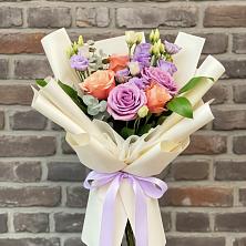 Букет цветов из:  Лизиантусы и Розы в Игумново