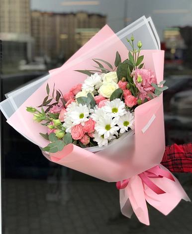 Букет цветов из: Розы, Лизиантусы и Хризантемы в Игумново