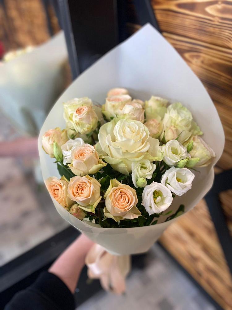 Букет цветов из: Розы и Лизиантусы в Игумново